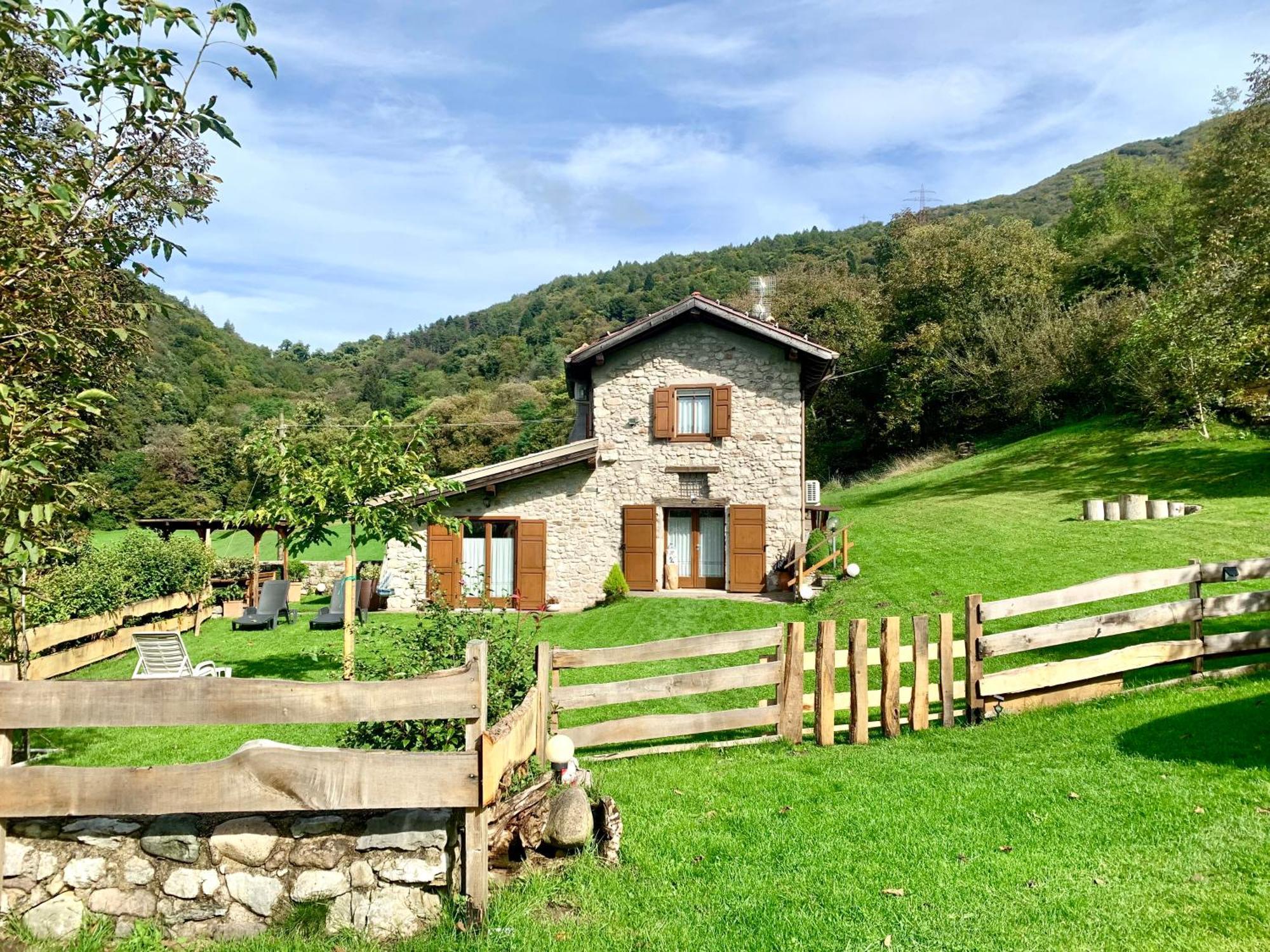 Casa Al Castagneto Villa Ceniga ภายนอก รูปภาพ